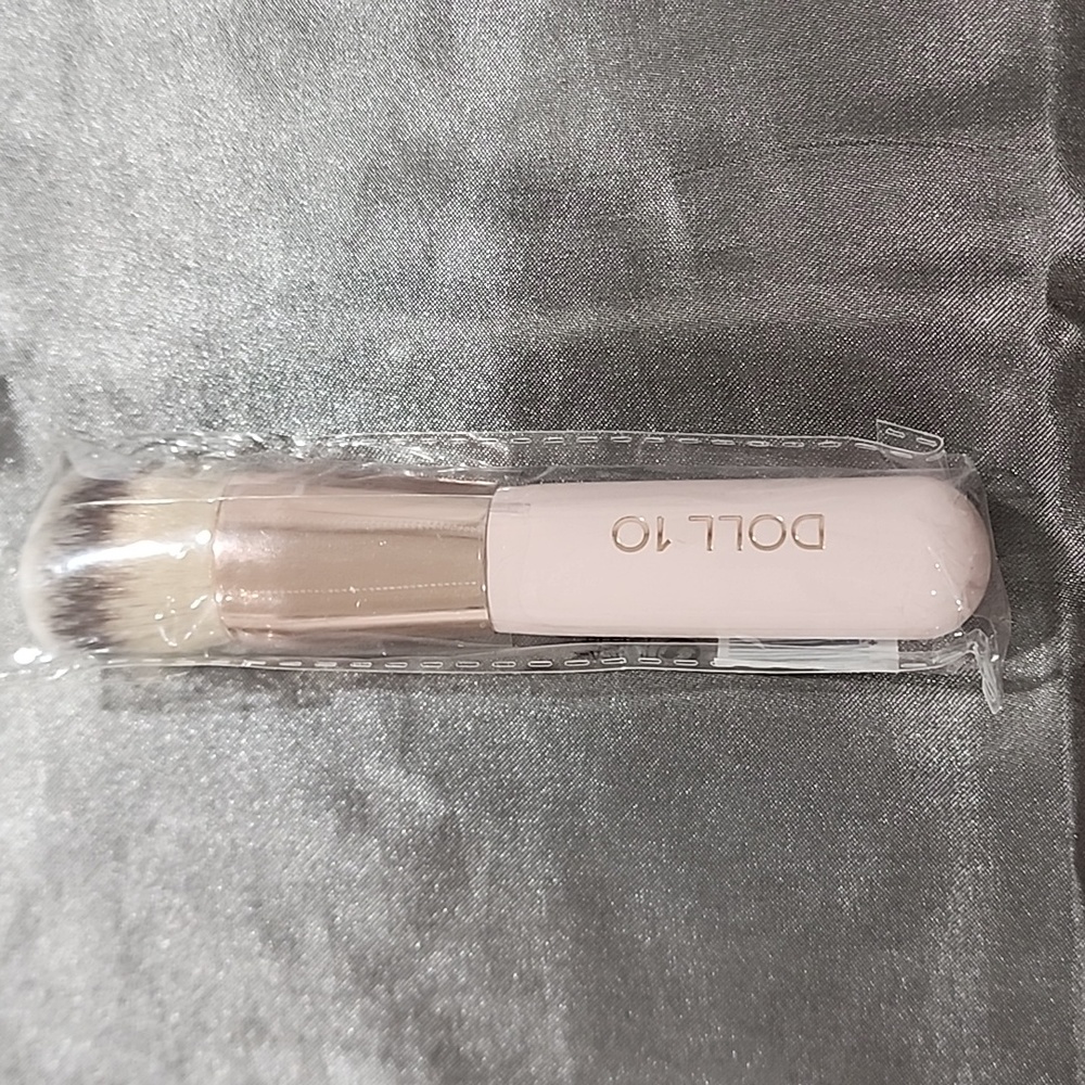 Makeup brush